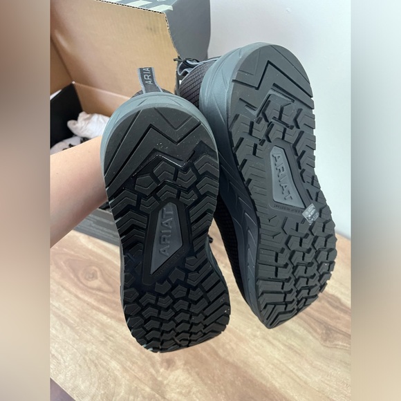 SOLD 💕 Ariat Men's Outpace Black Composite Toe Sneakers 10040283 - Picture 4 of 16